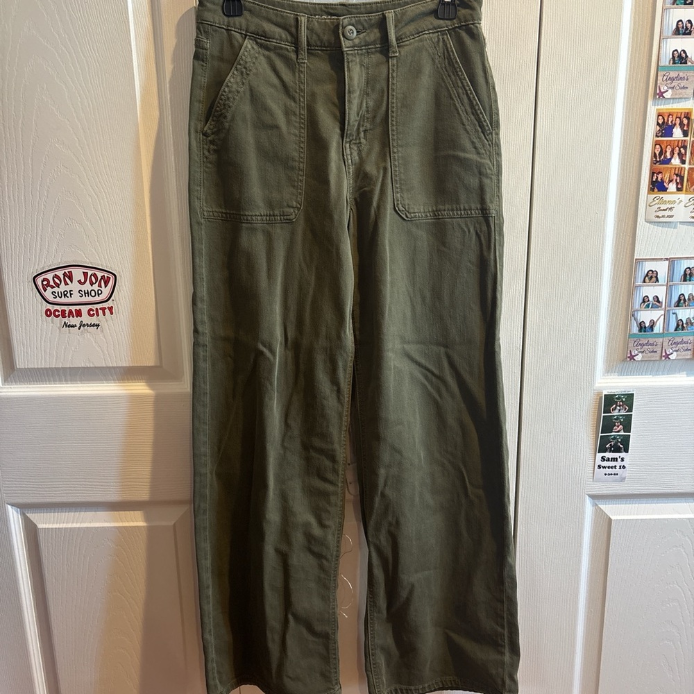 American Eagle Women’s Olive Green Cargo Pants